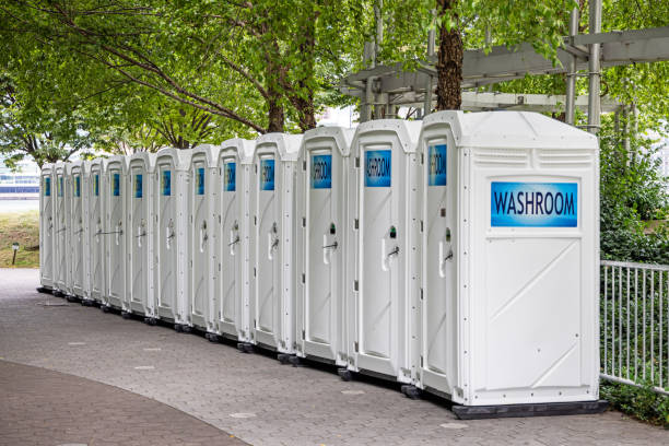 Best Portable restroom trailer rental  in Roslyn, NY